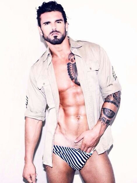 Stuart Reardon by Leonardo Corredor