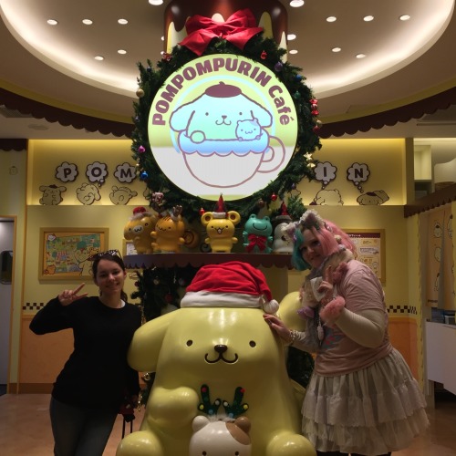 PomPomPurin cafe(I look like a giant here haha)