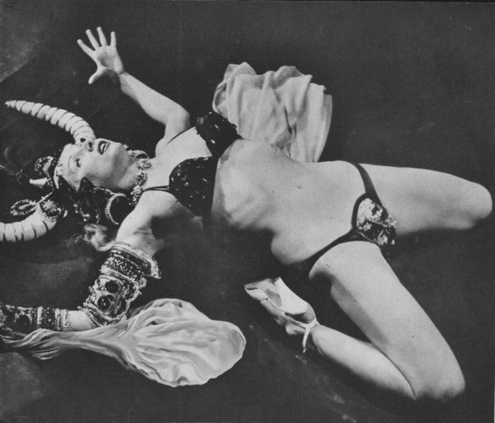 whiterabbitttt:  Beautiful retrò Satanessa. 