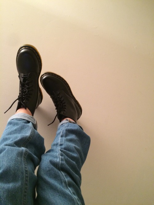 spiraphobias:  i’m in love with my new doc martens!   💦