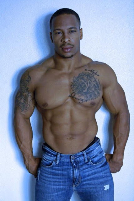 dominicanblackboy:Sexy gorgeous muscle hunk Lamar Gordon!😍👍