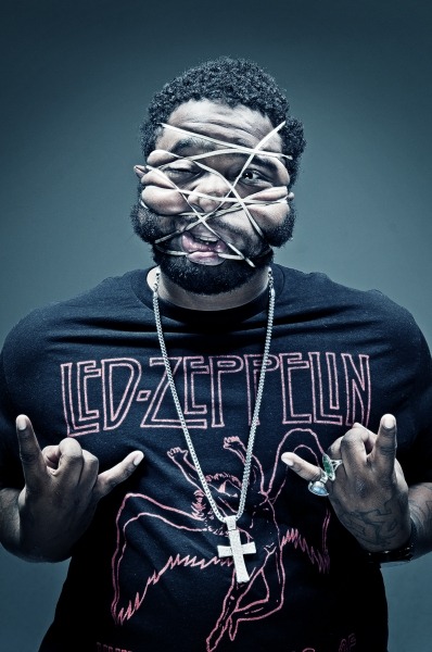 gloriagotrocks:  tastefullyoffensive:  Rubber Band Portraits by Wes Naman [video/via]