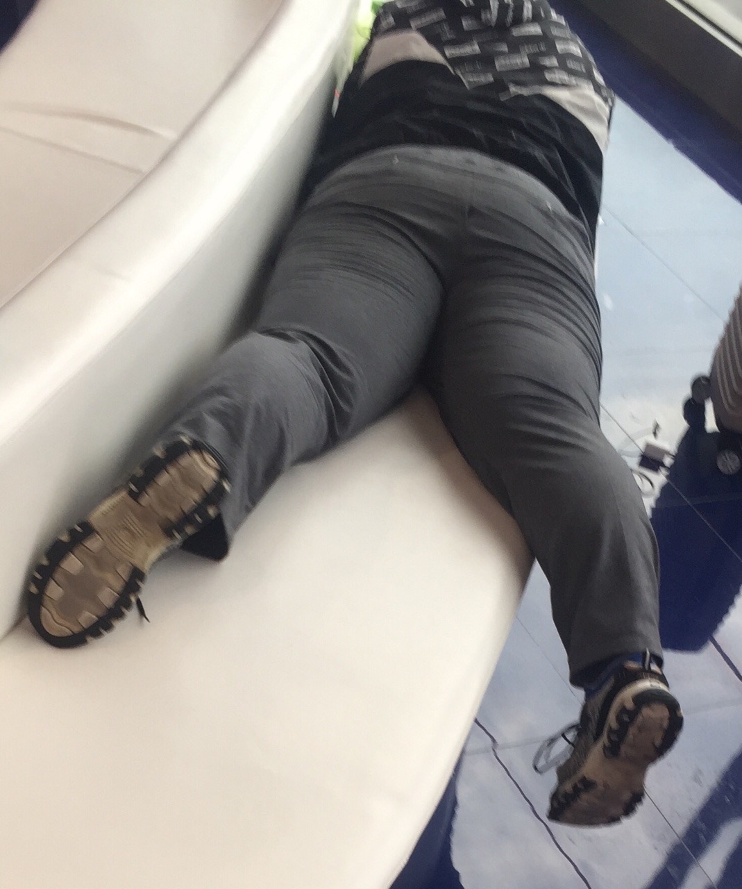 asainfattybtm:  Young chub with perfect butt!!