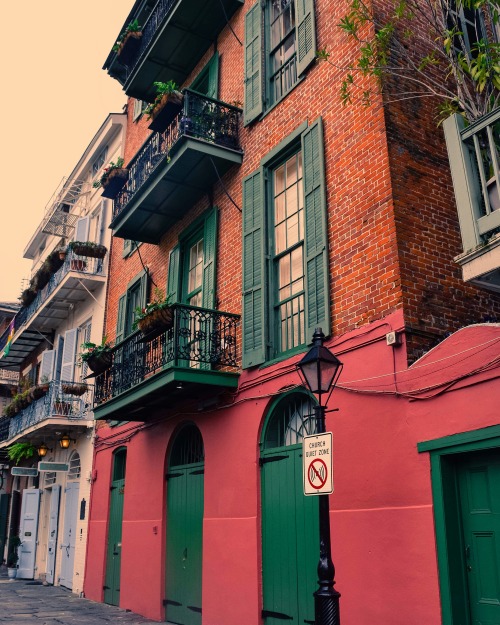 Pirate’s Alley in the French Quarter. New Orleans, Louisiana. February 2016.・For optimal photo quali