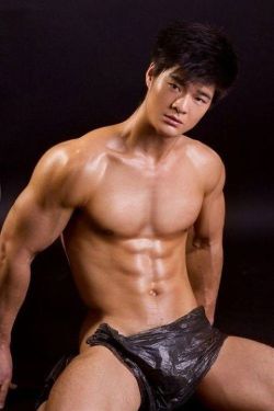 singa61:  j-aime-asian-men:  What’s with the trash bag  Only Asian http://singa61.tumblr.com/