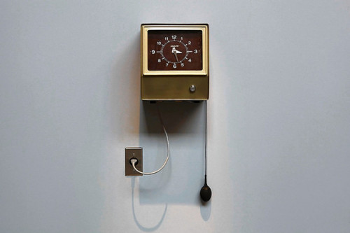 sinethetamagazine:Time Clock Piece by Tehching (Sam)Hsieh (謝德慶).Performance. 1980-1981.Hsieh’s