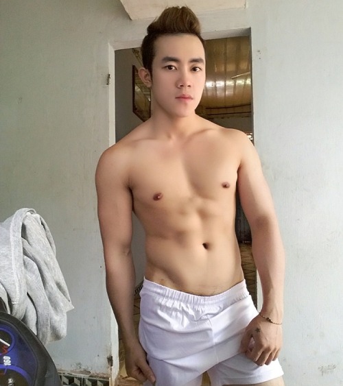 rebelziid:Handsome Asian Guy Exposed [ Nude shots ]漂亮的身材和鸡鸡