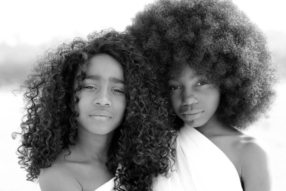 mininaturals:

#jtcheri Tylear &amp; Lael #sisters #teamnatural (They are wearing wigs in this photo, Mom is a photographer, this was a themed shoot. But they are all natural)
