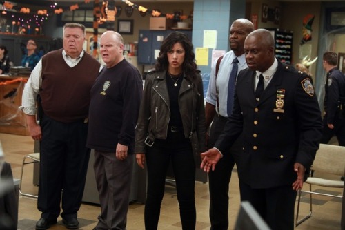  Brooklyn Nine-Nine: “HalloVeen” episodic photos (1 of 2) 