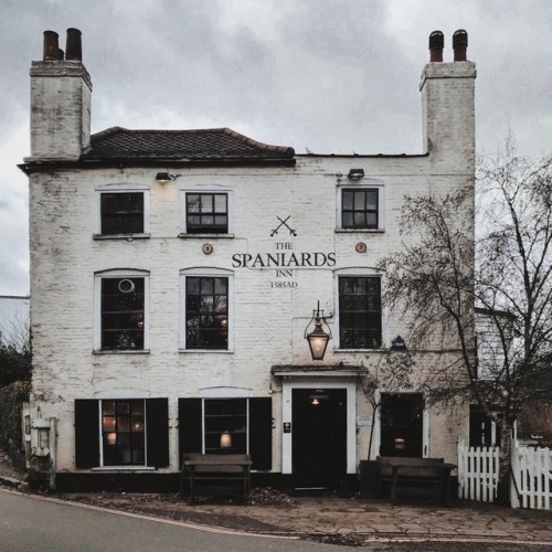 myfairylily:The Spaniards Inn is believed to have been built in 1585 on the Finchley Boundary, formi