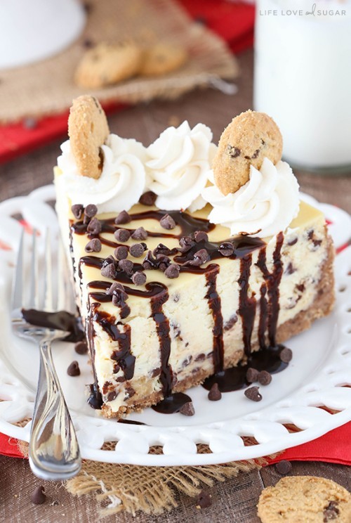 sweetoothgirl:    CHOCOLATE CHIP SHORTBREAD CHEESECAKE   