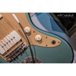 deebeeus: A beautiful custom #Jazzmaster