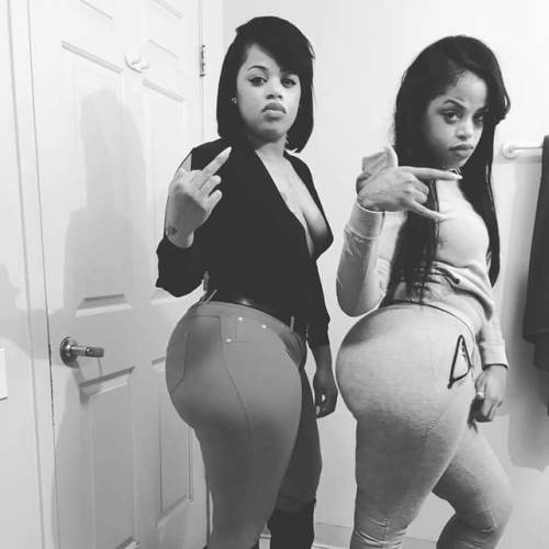 Porn photo mrwalker1988:  thetruemesiah:  Twins 👭