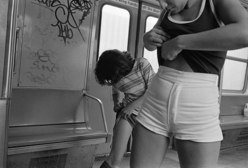 last-picture-show:Susan Meiselas, Prince Street Girls, 1975