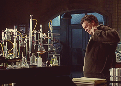 averygreekidea:  FRINGE MEME | ONE LOCATION (1/1) | WALTER'S LAB  BOOM DOWN TO REVEAL OUR LAB SPACE, perhaps the real fourth character in our series.  