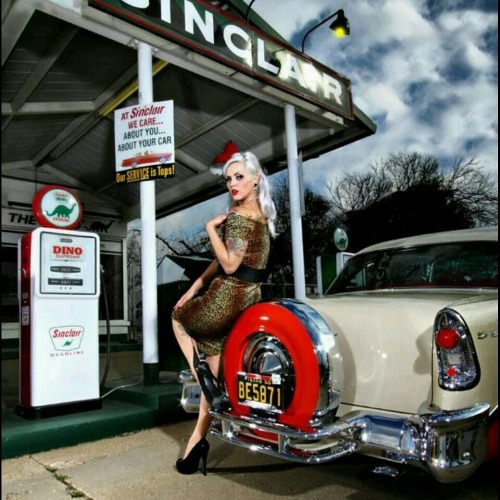 tap000:  Flossie Carmichael @flossiexo @flossiexo  Photography by Soliz Imageswww.solizimages.com  #pinup #pinupgirls #classiccars #40s #50s #retro #rockabilly #rockabella #rockabillylife #redlips #vintage #solizimages 