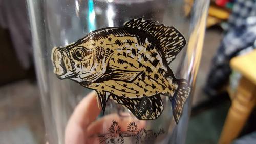 snakewife:rosespirit:I don’t think the paint job on this glass is very good. In fact I think it look
