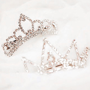 aly-naith:Courts of Prythian aestheticfashion edit: Dawn Court