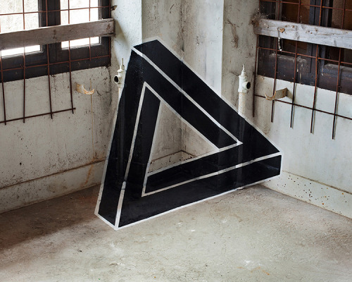 ANAMORPHOSIS - &ldquo;Geometrie de l'Impossible&rdquo; by Fanette Guilloud  2013, France - A