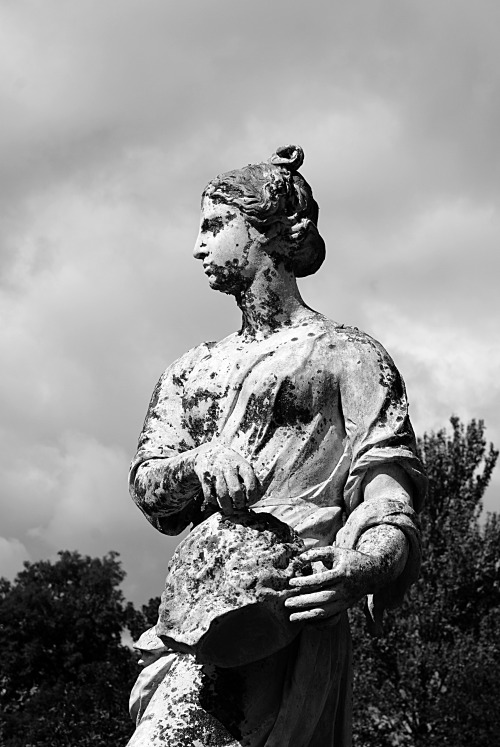 vinurmanagarmr:Sculpture at the Formal Gardens at the Irish Museum of Modern Art. Supposingly Judith