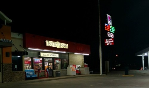 Some eerie Americana for @amaluelmwood , who keeps yelling that America isn’t real every time I send her photos of Nebraska.