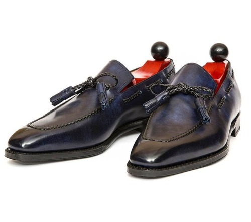 jfitzpatrickfootwear: The Issaquah in Navy Museum Calf. A loafer that is classic in style but advent