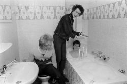 theunderestimator:  Paul Cook and Sid Vicious trying to spoil Steve Jones’ romantic moment at the bathtub while on the road in January 1977.(via)