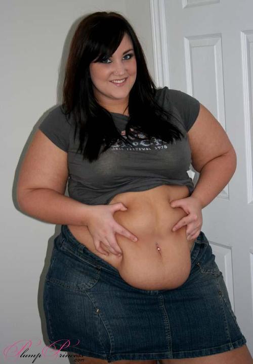 bricout:  grosses filles en short 
