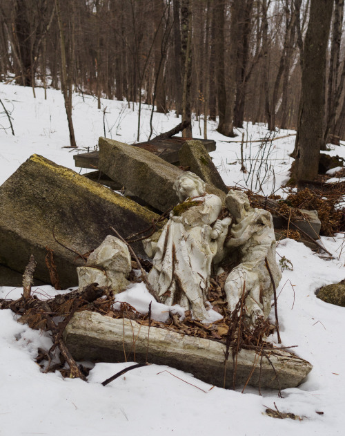 suburbanscrimshaw:Well this scene by the side of the road didn’t terrify me to my core at all. Remem