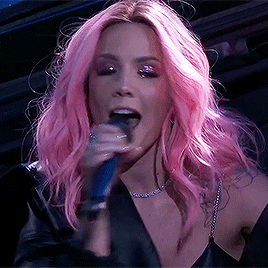 queenofbadlands:Halsey performing ‘Without Me’ live at the iHeartRadio Music Awards 2019