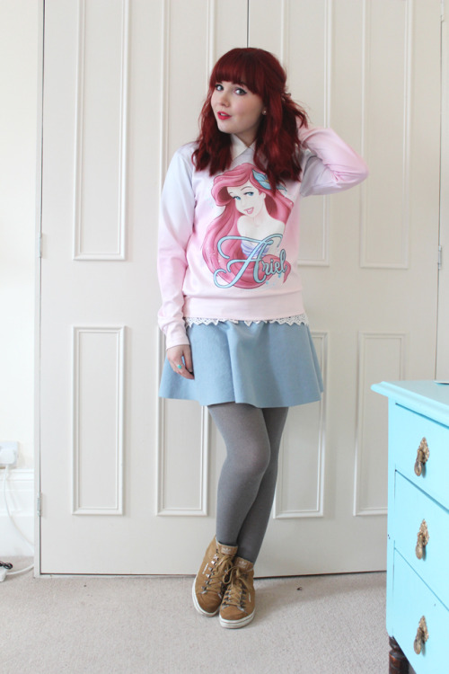 christinasshow: “I went for pale colours with a blue skirt and thick grey tights.”- Paig