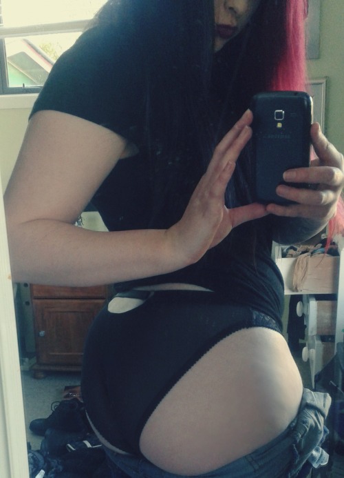 valentinagrim:  Dita von teese knickers <3 