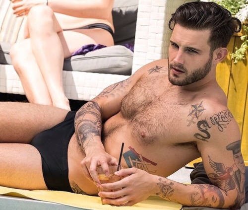 malecelebhub:  NICO TORTORELLA
