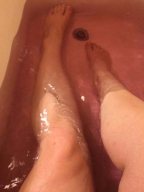 Porn nerdgirlsneedcocktoo:  Bath time is the best photos