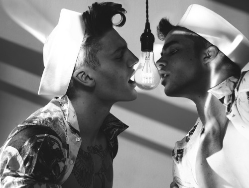 fuckyeahdudeskissing:  Fuck Yeah Dudes Kissing A place to see men kiss on Tumblr.