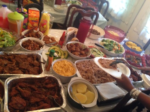 itsalrightintheconcretejungle:Veggies Mac and cheese Oxtail Brown stewed goat Fry fish Yam Rice and peas Fries chicken Mix veggies Barbecue chicken Corn Avocados Carrot juice… And let the church say amen! hooddratshitt