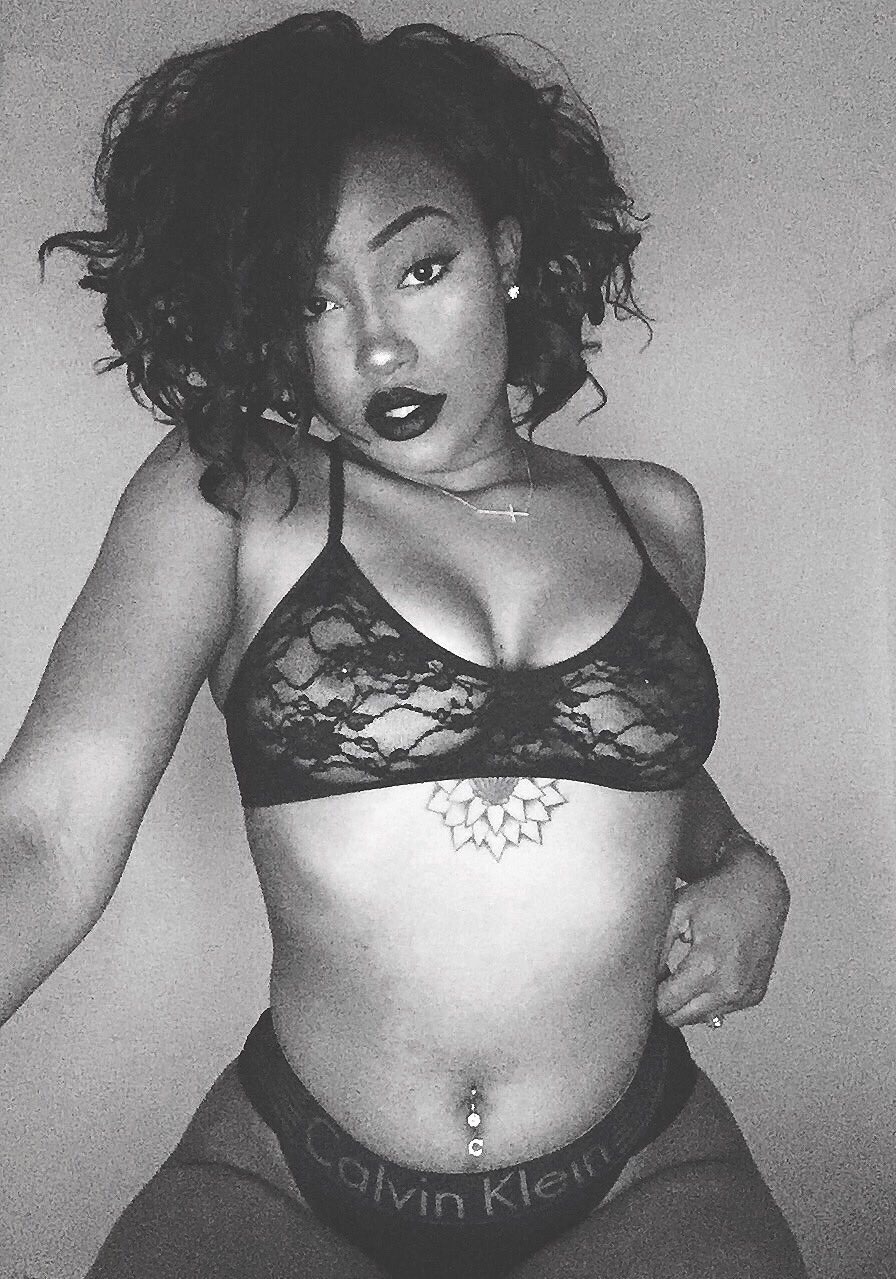 wavy-ting:  seductive photos are just my thing, i’m sorry. 