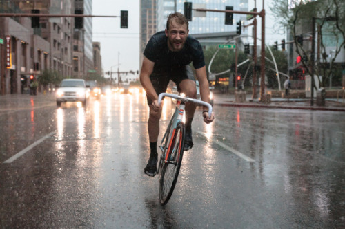 lemondeabicyclette: Les humains deviennent de moins en moins capables de supporter les idées contra