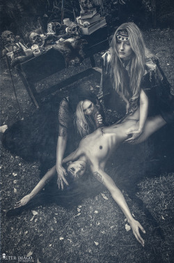 Alterimago:  Shooting: The Witching Hour…Modelos: Sheilah Wesche, Inah’te Khvar Y Ms.