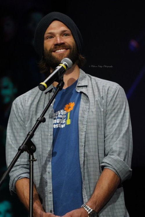 positivexcellence:Jared at the fallascon J2 gold panel(x)(x)(x)(x)(x)(x)(x)