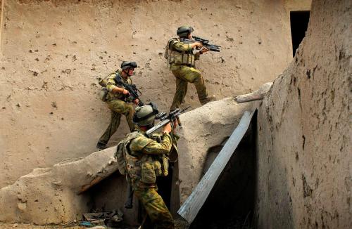 militaryarmament: Australian soldiers with the 1st Mentoring and Reconstruction Task Force prepare t