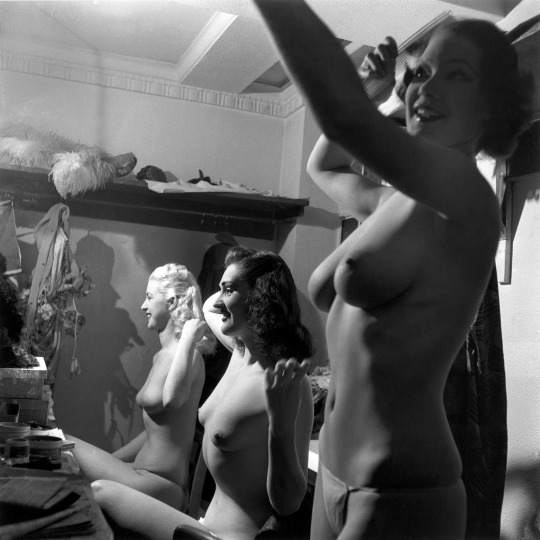Porn 20th-century-man:Showgirls in their dressing photos