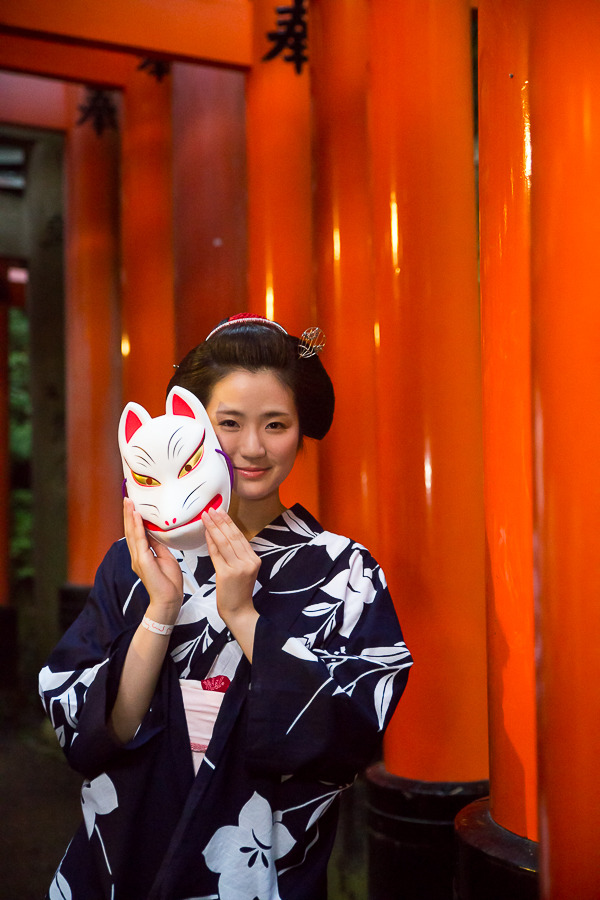 gion-east:  tanuki-kimono:  Maiko Hinayuu at Fushimi Inari shrine Yomiya Festival,