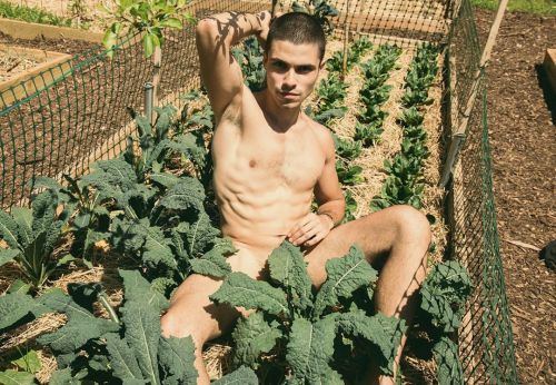 Happy World Naked Gardening Day! I’m so grateful that my passion for gardening has finally awakened.