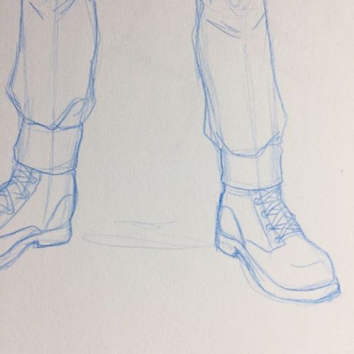 I’ve been drawing some turnarounds and therefore a bunch of angles of shoes…! Shoes are