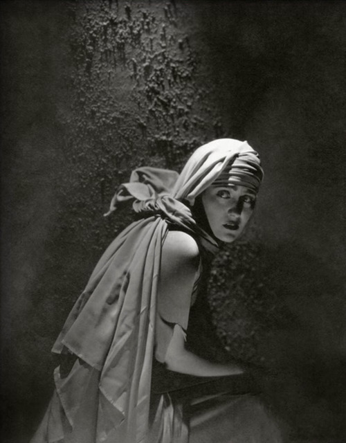 joeinct:Gloria Swanson, Photo by Edward Steichen, 1924