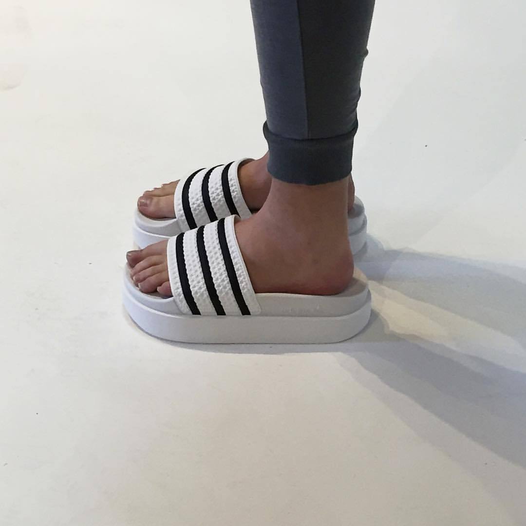 adilette bold slides