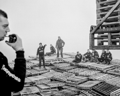 Vreugdevuur Scheveningen is a deep dive into a working-class story of epic proportions, photographed