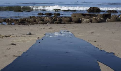 theroguefeminist:knowledgeequalsblackpower: micdotcom: On Tuesday an underground oil pipe burst has 