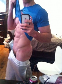 Naked-Guy-Selfies:  Hot Body!  Click Here For Cute Euro Boys